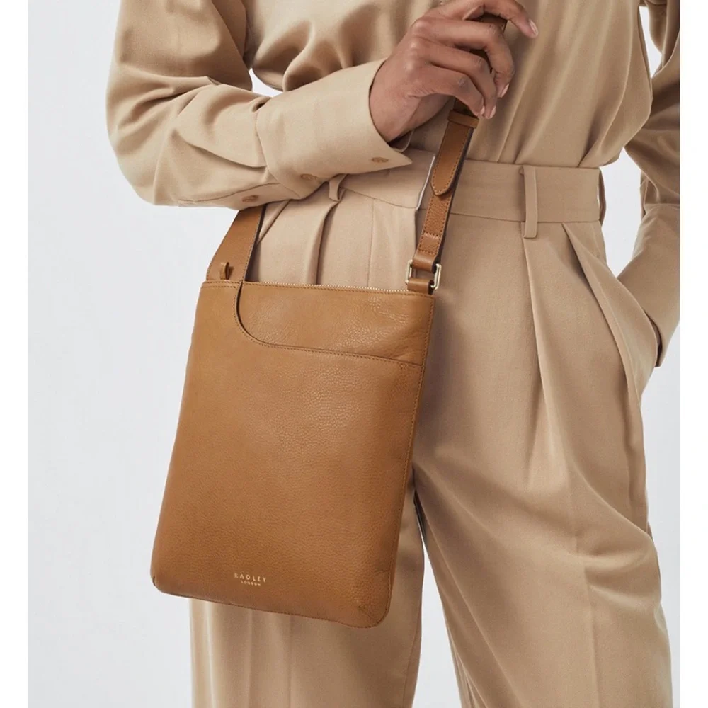 Radley London Pockets Icon Medium Leather Ziptop Crossbody - Picture 1 of 14